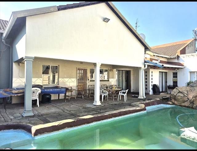3 BEDROOM FREESTANDING FOR SALE IN VAN RIEBEECK PARK